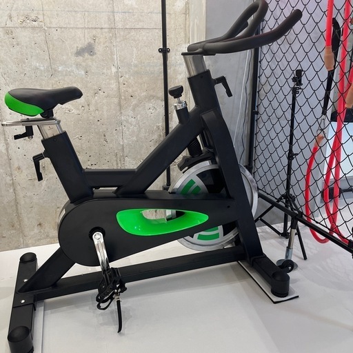 REVOLUONEスピニングバイク