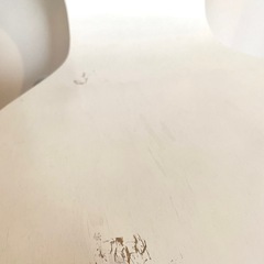 ホワイトチェア2脚の画像