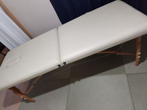 エステ用ベッド　キャスター、棚2台付き