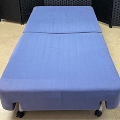 折畳シングルベッド（キャスター付）の画像