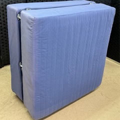 折畳シングルベッド（キャスター付）の画像