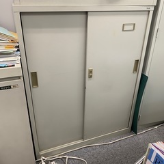 オフィス用扉付きスチール棚
