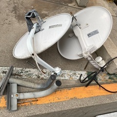 テレビのアンテナ2個、コード切ってある中古の画像