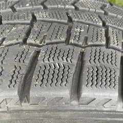 215/45R17 スタッドレスタイヤ　4本　シワ有の画像