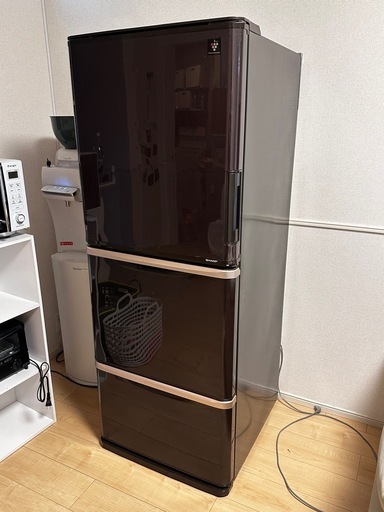 シャープ 両開き　冷蔵庫 SJ-PW31Y 3段　製氷機つき　表面に小さな窪み有