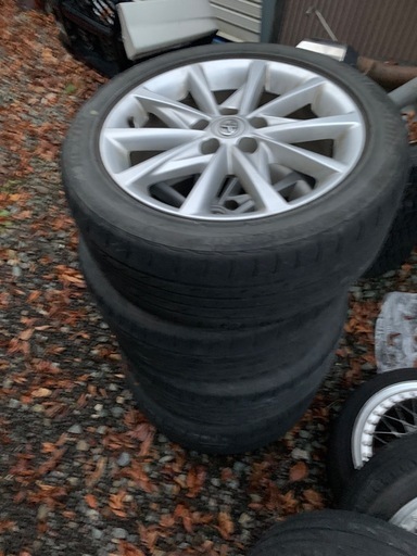 プリウスα 純正ホイール　21年製国産タイヤ付　17インチ