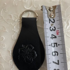 ハイビスカス柄キーホルダーの画像