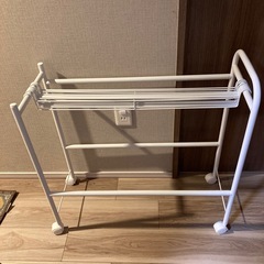 スラックスハンガー
