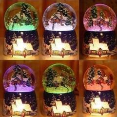 スノードーム クリスマス クリスタルボール 癒しBGM オルゴール付 32曲 冬の風景 回転式 LEDライト ランダム変色 お部屋の電飾 USB充電式☆特大
♦定価：50000円の画像