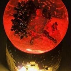 スノードーム クリスマス クリスタルボール 癒しBGM オルゴール付 32曲 冬の風景 回転式 LEDライト ランダム変色 お部屋の電飾 USB充電式☆特大
♦定価：50000円の画像