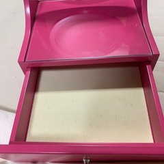 小さなピンクのドレッサーお子さんにの画像