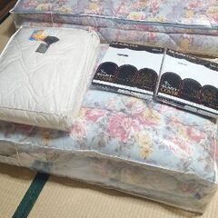 【全て♦新品♦未開封】ダブルサイズ『綿製 布団セット（七点）一式』＝敷き・掛け布団 枕２個 敷き掛け布団カバー  サーモケット付きの画像