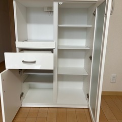 食器棚ホワイトの画像