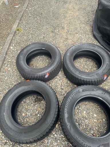 265-65-17スタッドレスタイヤBS DM-V3 ランクルプラド17インチ