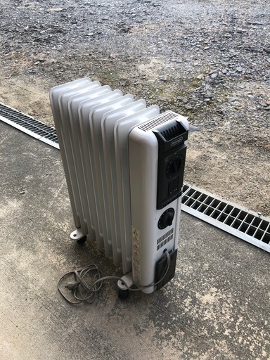 イタリア製 デロンギ オイルヒーター W350812TC 電気ヒーター 動作確認済み DeLonghi