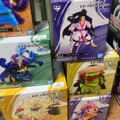 ワンピース赤鞘9人フィギュアの画像