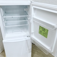 (送料無料) 2023年 美品 142L 冷蔵庫 ガラス製棚 大容量冷凍室 ①の画像