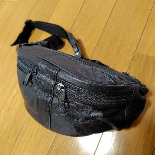 レザー ボディバッグ　ウエストポーチ　ブラック　本革　薄手軽量