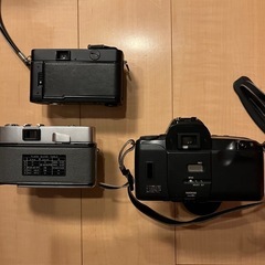 レトロなカメラ3台の画像