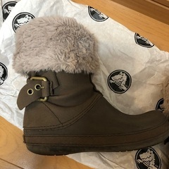 crocs クロックス Cozycrocs Bootie SE ファー ショート ブーツ W4 22cm 小さめ/長靴 レインの画像