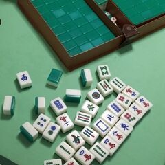 折畳式麻雀テーブルと麻雀牌（香港で購入）の画像