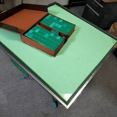折畳式麻雀テーブルと麻雀牌（香港で購入）の画像