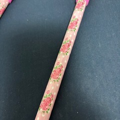 【100均のより丈夫】花柄の突っ張り棒　2本の画像