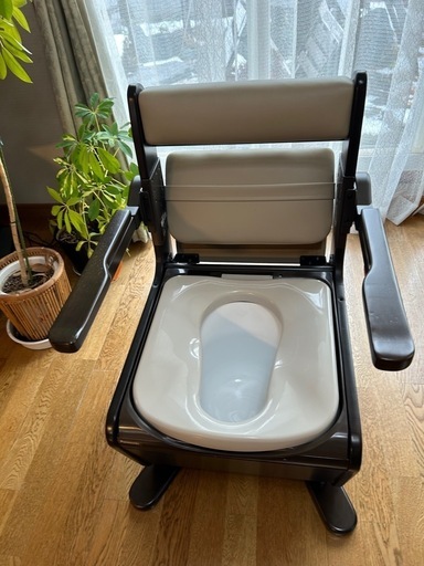 介護用 ポータブルトイレ
パナソニック家具調トイレ<座楽>新品 