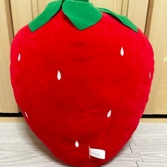 ※近日リサイクルショップへ ほぼ未使用 ディズニー ミニー 大きないちごのぬいぐるみ クレーンゲーム景品❁¨̮の画像