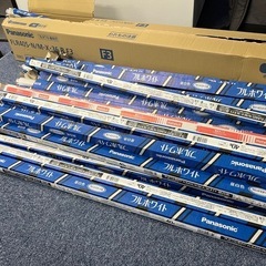 ¥1,000円！蛍光灯中古&廃棄品50本前後！使用できるのが半分ぐらい新品4本！の画像