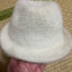 ★ハット　真っ白　ふわふわ起毛　レディースフリーサイズ　未使用　...