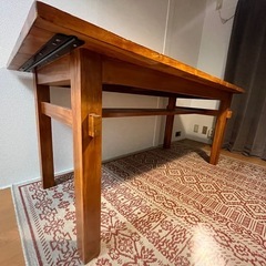 ダイニングテーブルの画像
