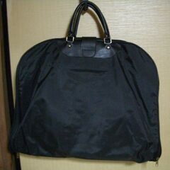 中古のガーメントバッグの画像