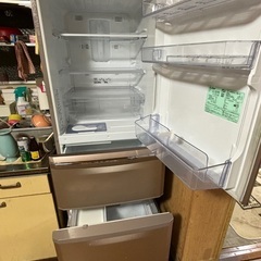 【無料】冷蔵庫　土日で取りに来れる方限定　12/14までの画像