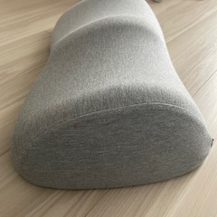 ２８°足まくら の画像