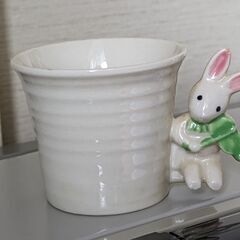 うさぎの陶器小物入れ（中古）の画像