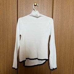✨値下げ✨【人気】 リブニット セーター ハイネック きれいめ 上品 大人 タイト 白の画像