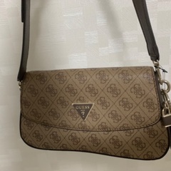 GUESSのバッグの画像