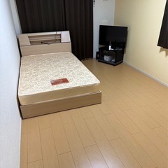 【譲り先決まりました】セミダブルベッド