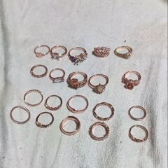 ≒m→→→j23-5-A879 ピンクゴールドカラー ジルコニア キラキラ ヴィンテージ リング 指輪 アクセサリー 昭和レトロ 素材不明品 まとめ売り 装飾品 大量の画像