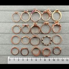 ≒m→→→j23-5-A879 ピンクゴールドカラー ジルコニア キラキラ ヴィンテージ リング 指輪 アクセサリー 昭和レトロ 素材不明品 まとめ売り 装飾品 大量の画像