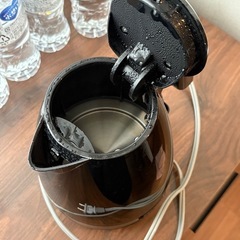 デロンギ　電子ケトル　黒色の画像