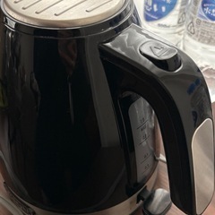 デロンギ　電子ケトル　黒色の画像