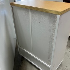 取引場所 南観音 K2411-583 ミニキッチンキャビネット 汚れキズあり キャスター付き めくれありの画像