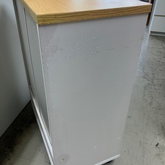 取引場所 南観音 K2411-583 ミニキッチンキャビネット 汚れキズあり キャスター付き めくれありの画像
