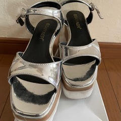 DAIYAERシルバー厚底サンダル
