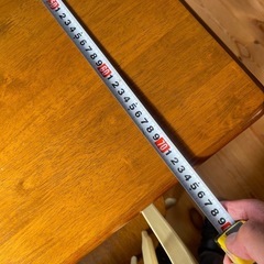 北欧タイプの4人用ダイニングテーブルと椅子4脚の画像