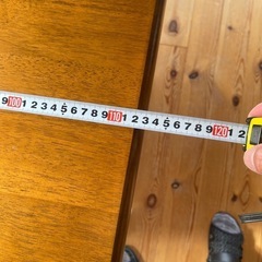 北欧タイプの4人用ダイニングテーブルと椅子4脚の画像