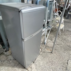 【リサイクルサービス八光】2014年製　アクア　AQR-111C(S) [冷蔵庫（109L・右開き） 2ドア アーバンシルバー]の画像