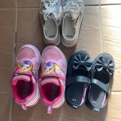 女の子用　子供靴18㌢足、19㌢1足